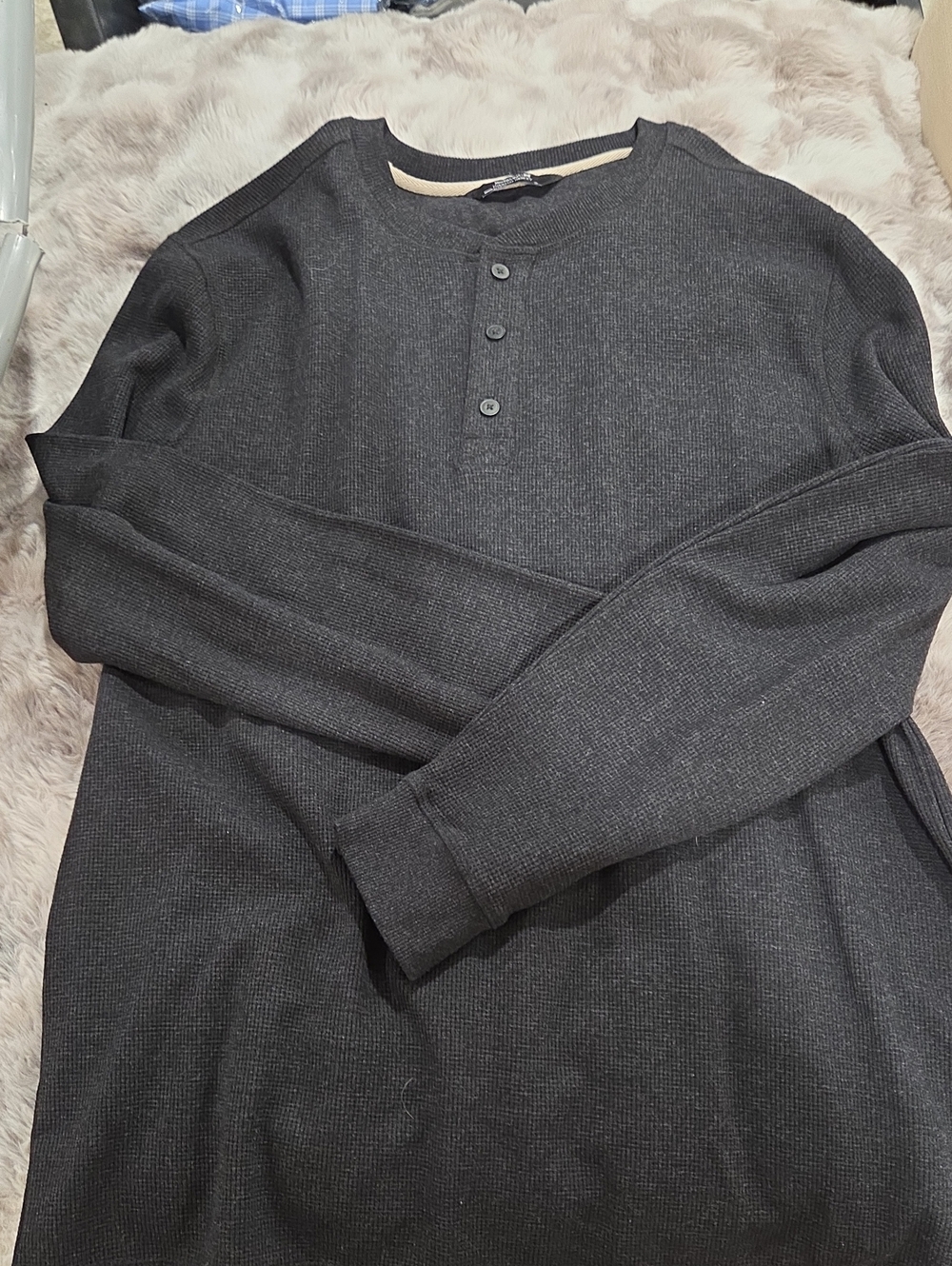 Men's Charcoal Gray Long-Sleeve Henley Pullover
